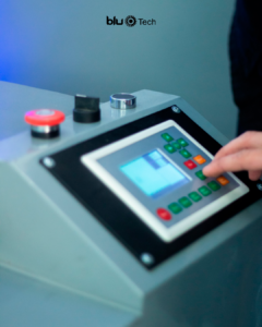 tela touchscreen na maquina de corte